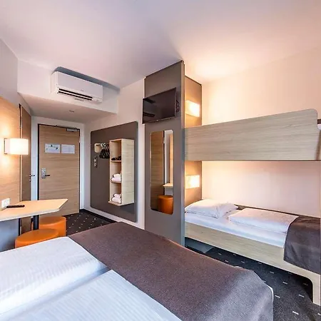 Hotel Augsburg-nord 2*